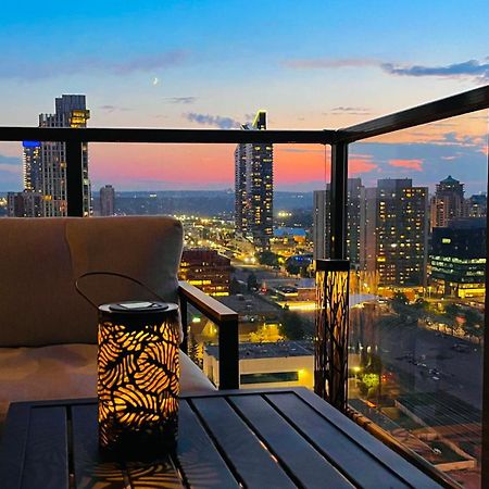 Luxury Downtown Sunset Getaway - Your Home Away From Home - Fully Stocked Kitchen, Gym, Balcony, Free Parking YYC Eksteriør billede