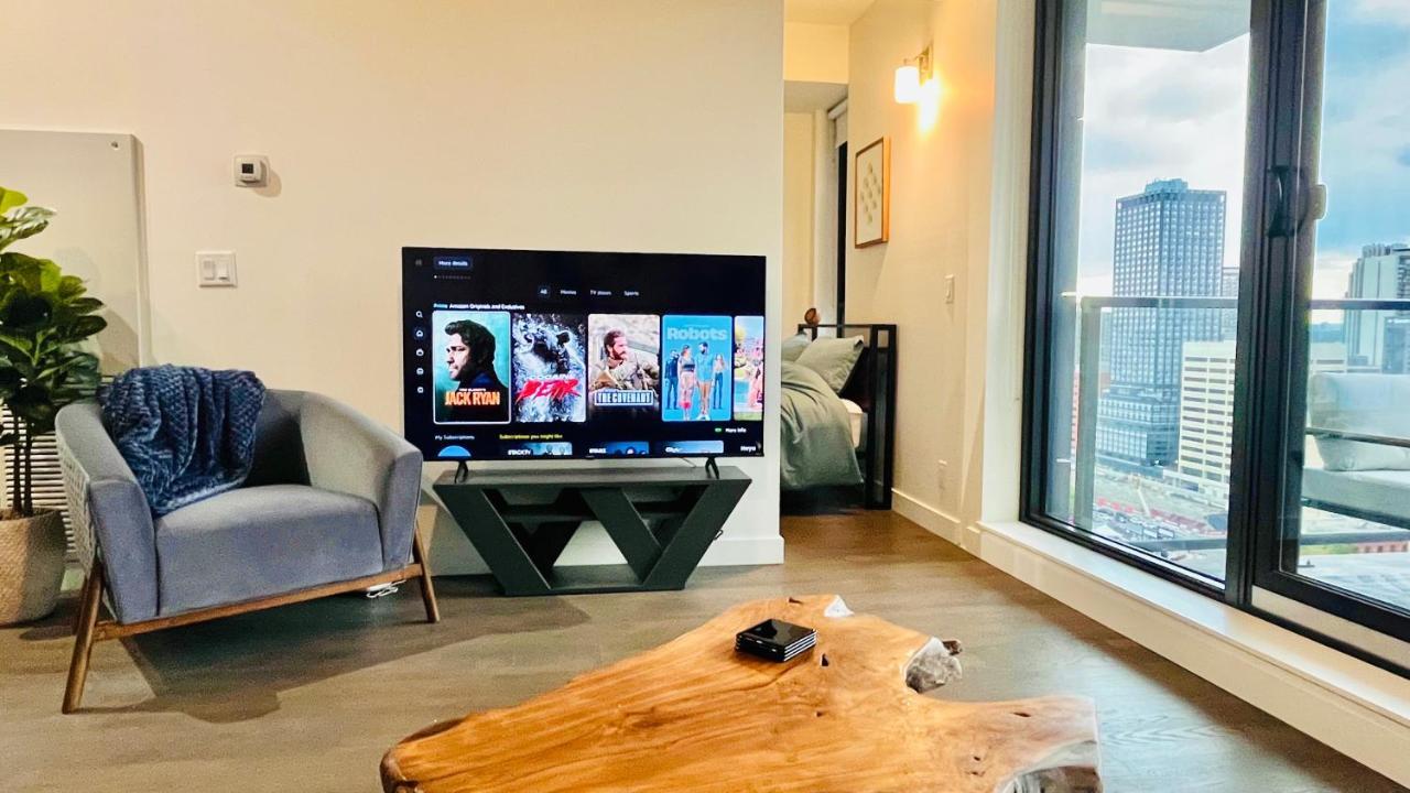 Luxury Downtown Sunset Getaway - Your Home Away From Home - Fully Stocked Kitchen, Gym, Balcony, Free Parking YYC Eksteriør billede