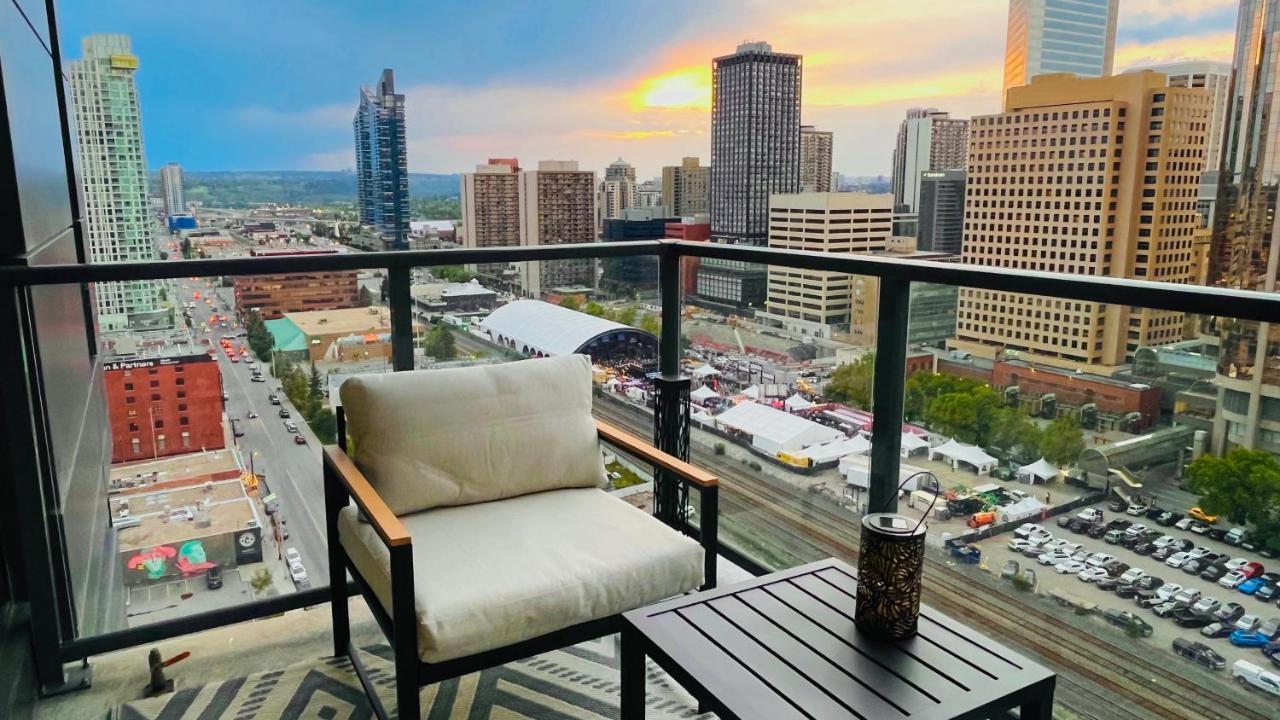 Luxury Downtown Sunset Getaway - Your Home Away From Home - Fully Stocked Kitchen, Gym, Balcony, Free Parking YYC Eksteriør billede