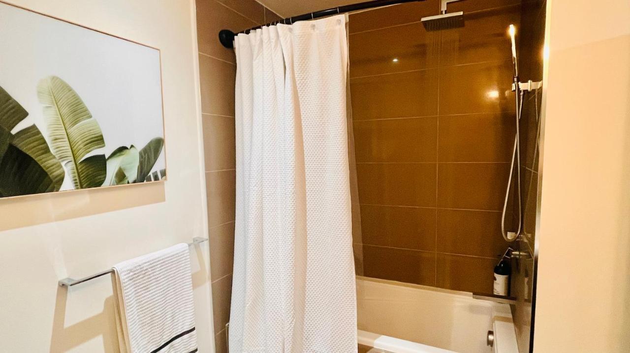Luxury Downtown Sunset Getaway - Your Home Away From Home - Fully Stocked Kitchen, Gym, Balcony, Free Parking YYC Eksteriør billede