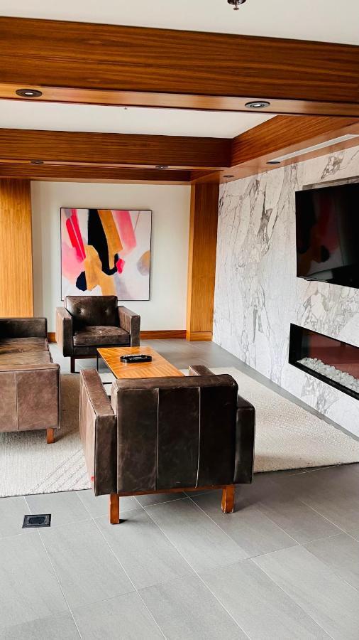 Luxury Downtown Sunset Getaway - Your Home Away From Home - Fully Stocked Kitchen, Gym, Balcony, Free Parking YYC Eksteriør billede
