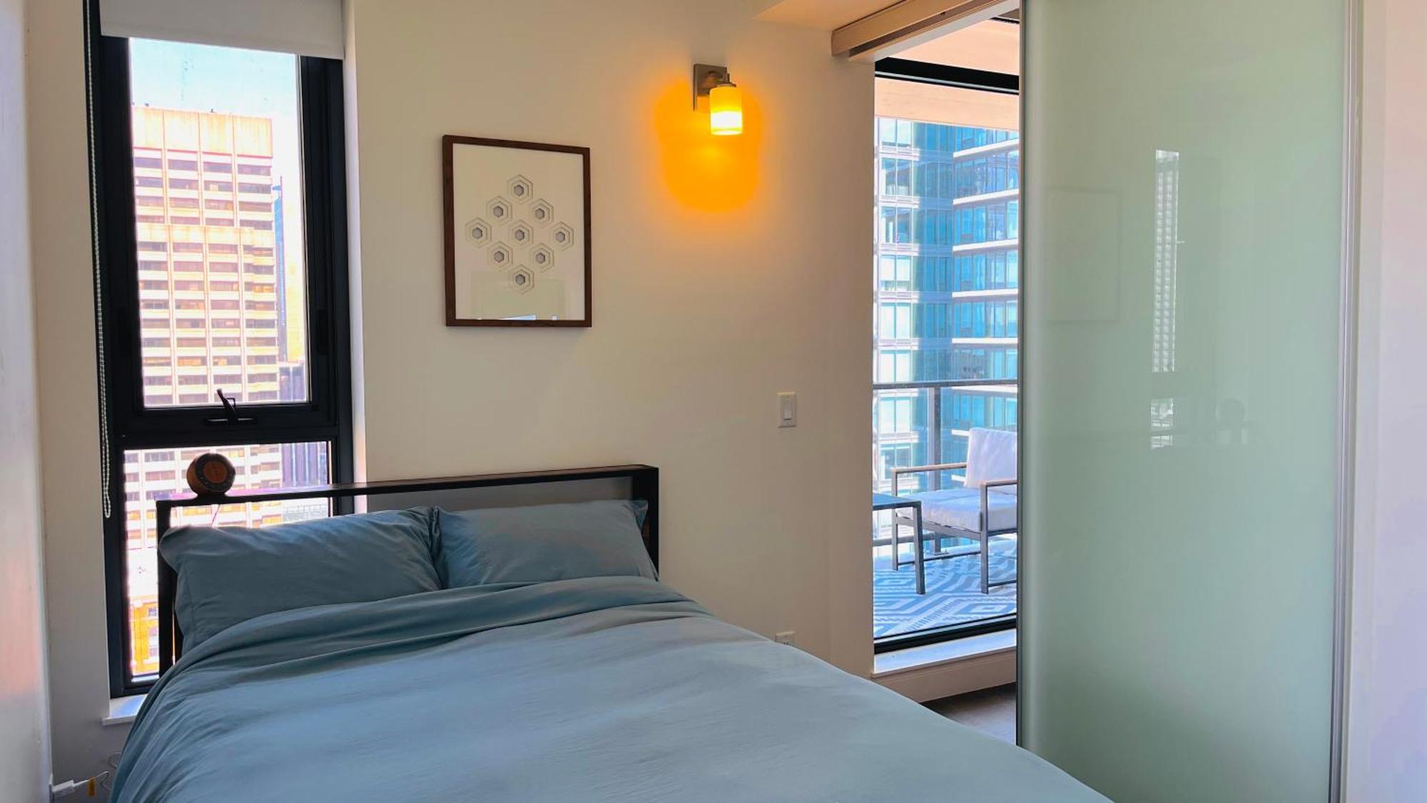 Luxury Downtown Sunset Getaway - Your Home Away From Home - Fully Stocked Kitchen, Gym, Balcony, Free Parking YYC Eksteriør billede