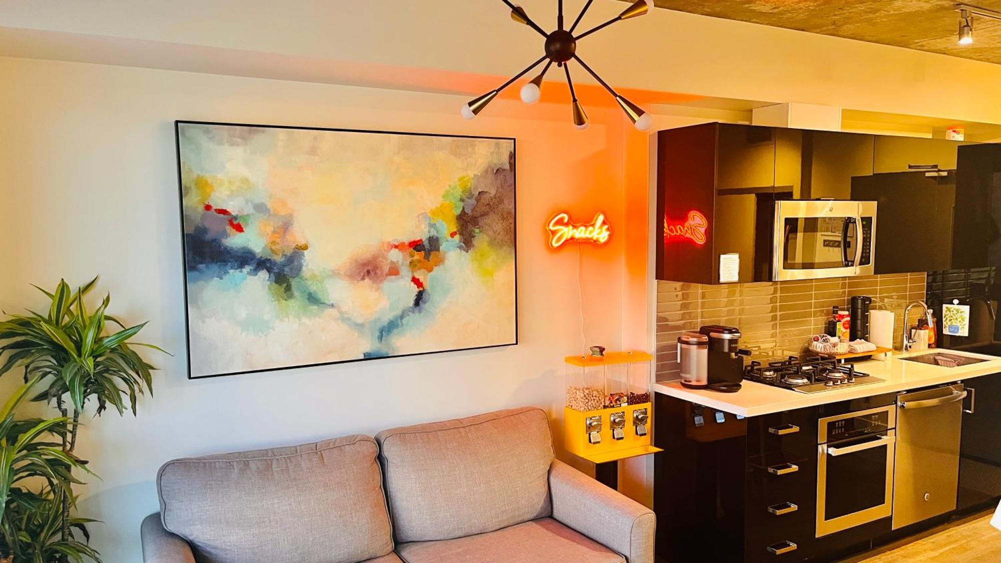 Luxury Downtown Sunset Getaway - Your Home Away From Home - Fully Stocked Kitchen, Gym, Balcony, Free Parking YYC Eksteriør billede